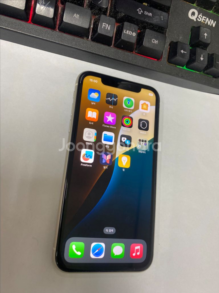 아이폰11 화이트 AA급 128GB 무잔상--1