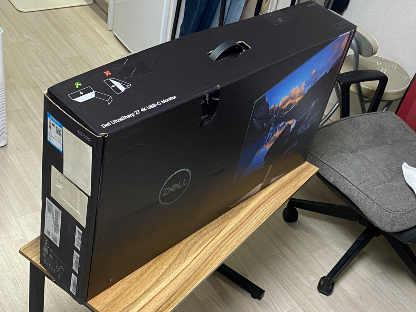 델 울트라샤프 u2720q 4k 모니터 팝니다