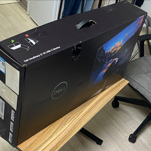 델 울트라샤프 u2720q 4k 모니터 팝니다