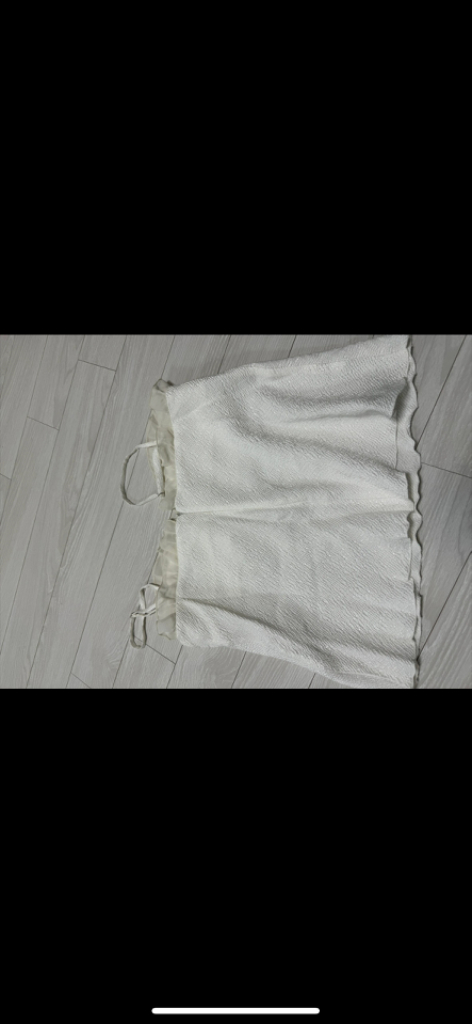 타낫 나시 뷔스티에, 프릴 뷔스티에 이미지