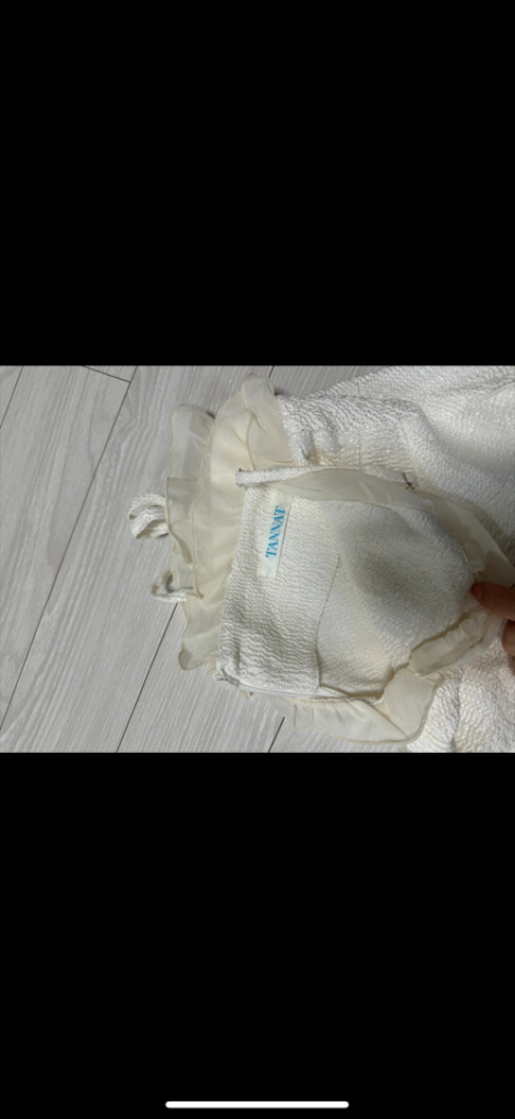 타낫 나시 뷔스티에, 프릴 뷔스티에 이미지