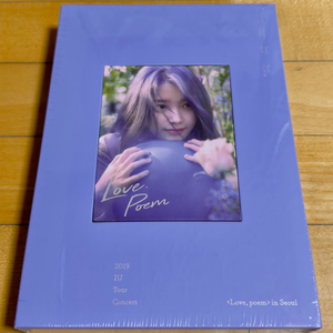 아이유 러브포엠 콘서트 블루레이 미개봉 판매합니다.