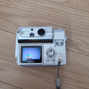 소니 DSC F77 판매합니다