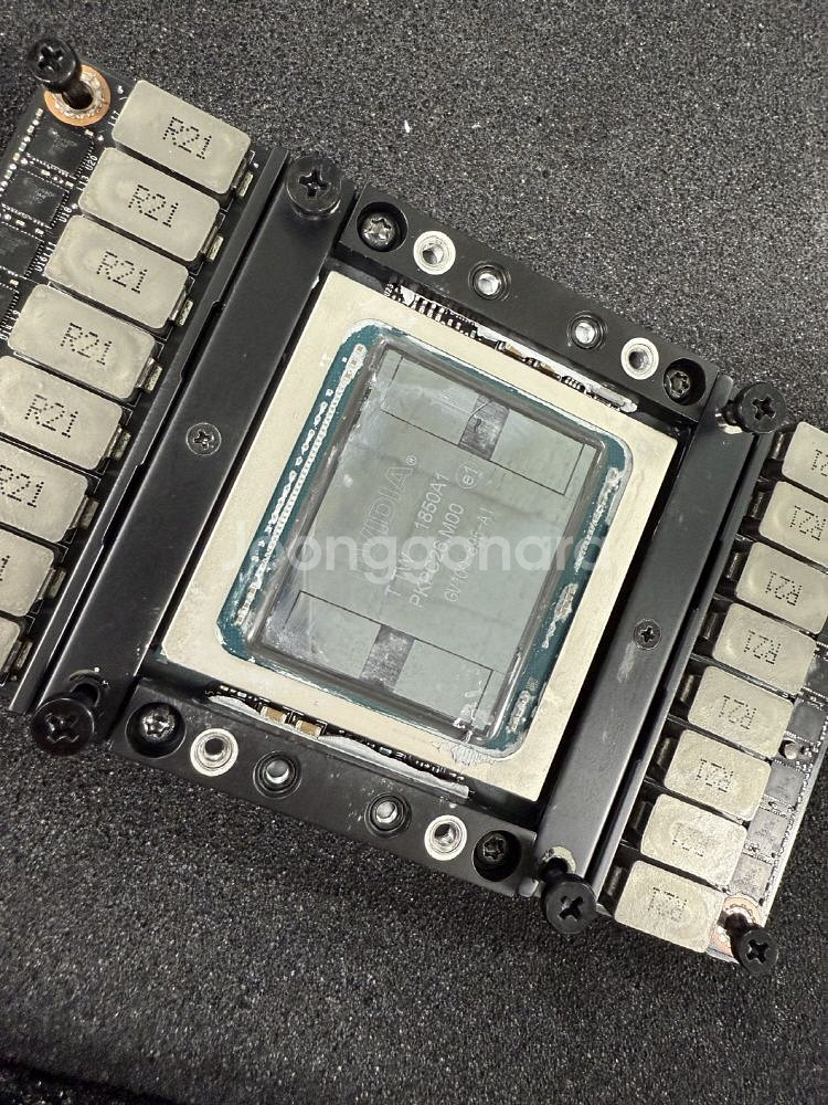 Nvidia Tesla V100 32G SXM--0