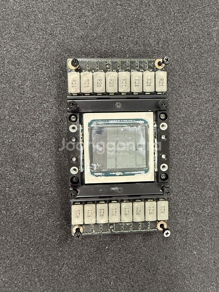 Nvidia Tesla V100 32G SXM--1