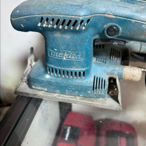 마끼다 사각 샌딩기