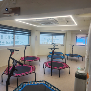 트램폴린 기구 8대