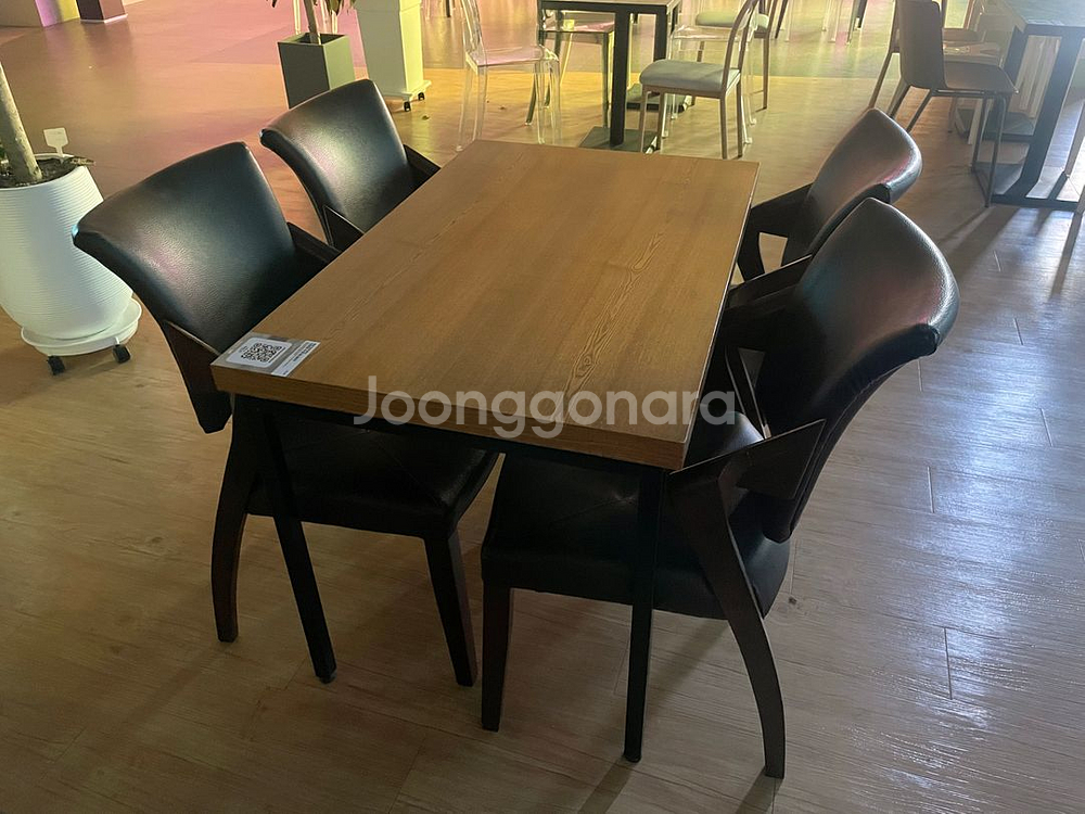 4인 우드 테이블--1