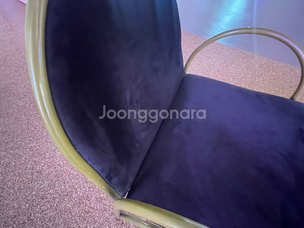 네이비 벨벳 의자--2