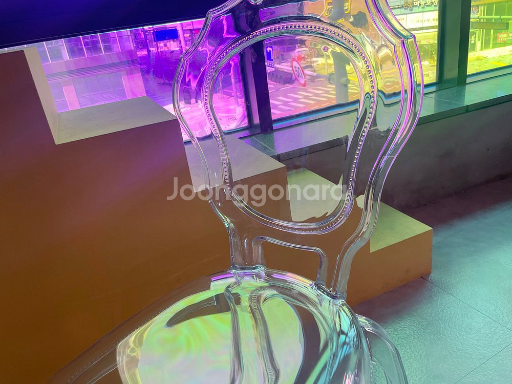 투명 아크릴 의자--2