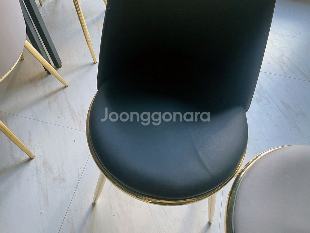 인조가죽 의자--2