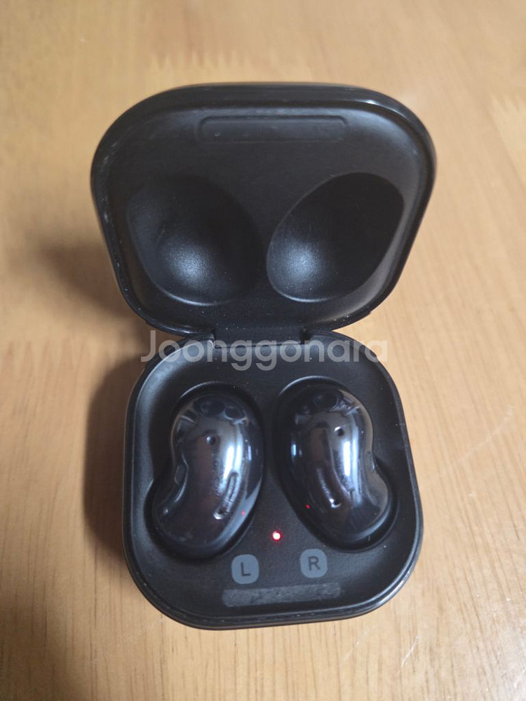 갤럭시 버즈라이브 블랙 팝니다.--1