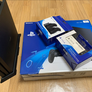 ps4 pro 7017b 1TB 박스셋 팝니다.