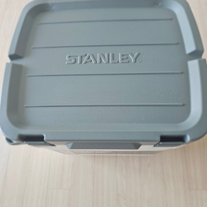 스탠리 아이스박스 28L 팝니다.