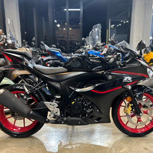스즈키 GSX-R125 24년 3천km 무광검빨차량