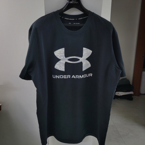 언더아머 라운드 반팔티 남성 2XL