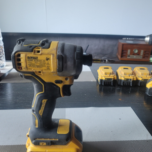 디월트임팩.드릴.밧데리.충전기포함