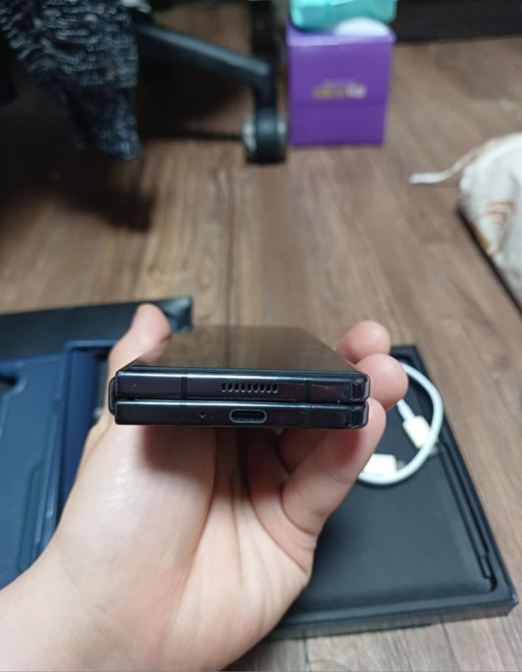 갤럭시 Z폴드5 256 자급제 블랙 풀박스 팝니다--5