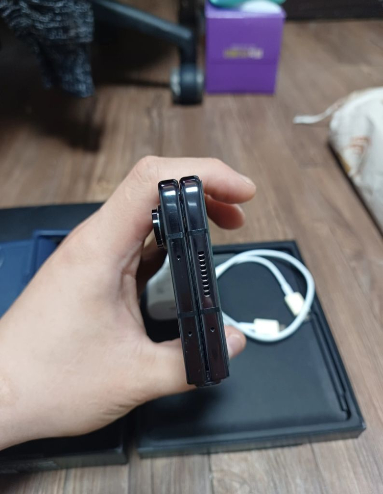 갤럭시 Z폴드5 256 자급제 블랙 풀박스 팝니다--4