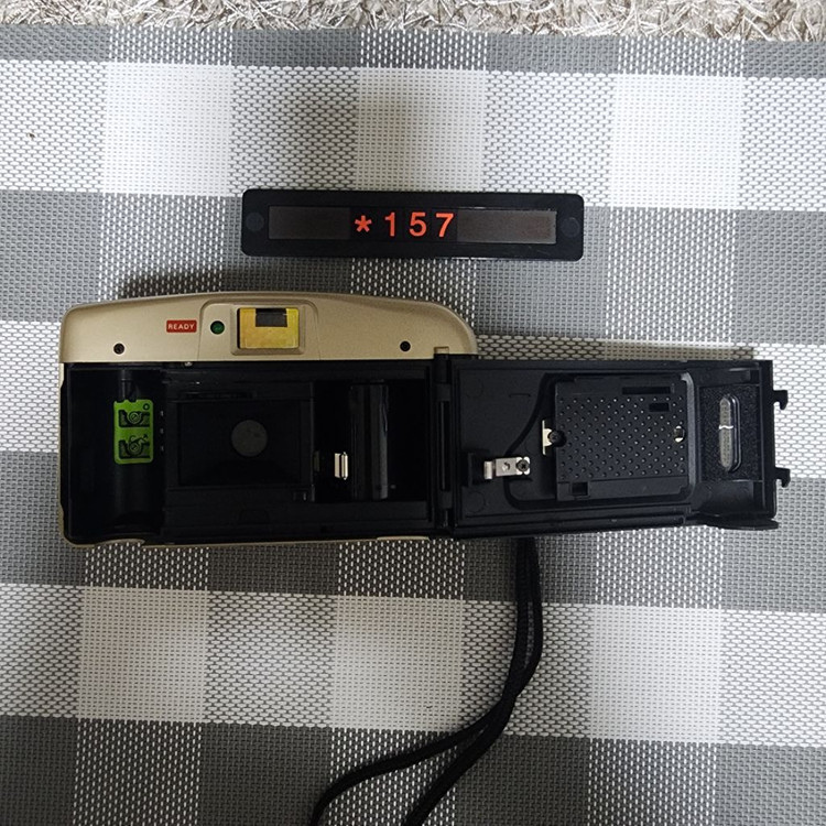 포커스 880 BF 필름카메라 이미지
