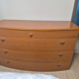 리네 로제 (Ligne Roset) 원목 4단 서랍장