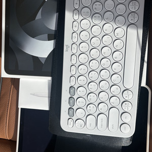 아이패드 에어 5세대 (로지텍 키보드 증정)