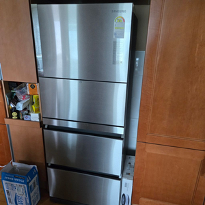 삼성 327L 김치냉장고 메탈쿨링