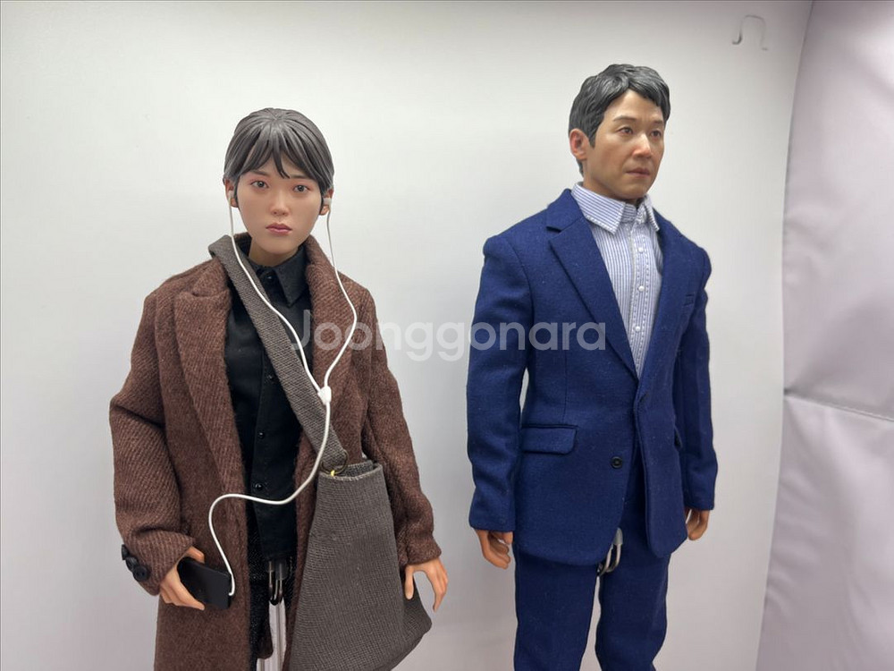 쿠믹 정품 나의 아저씨 이지안, 박동훈 피규어 세트--1