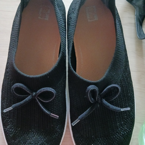 핏플랍슬립온 245 검정색 있어요