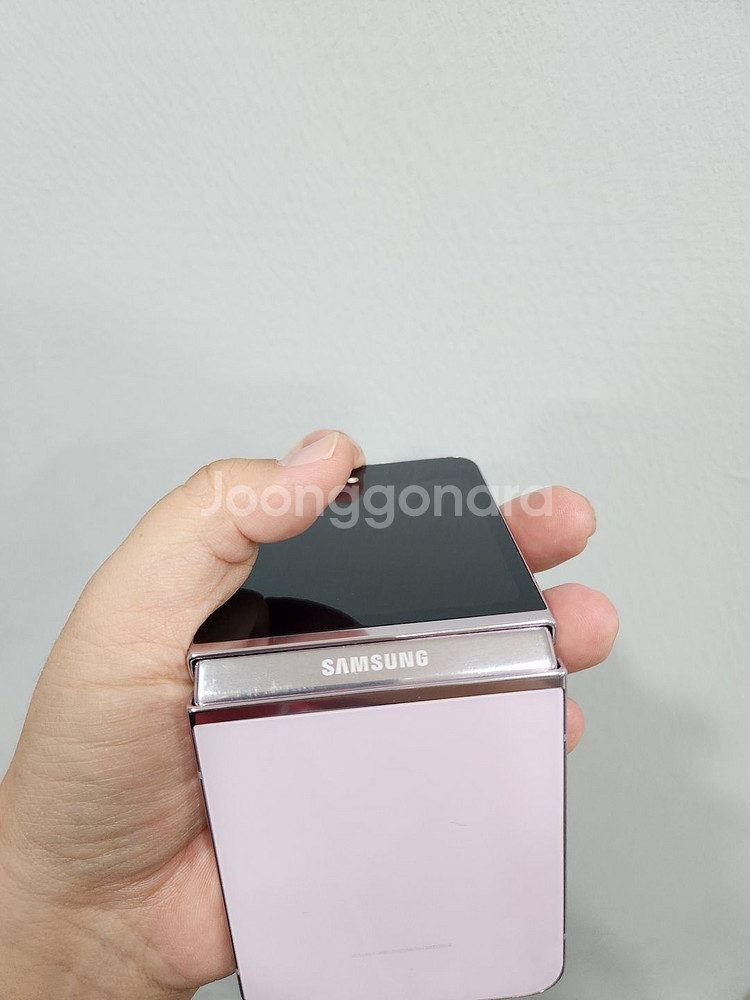 갤럭시 Z플립5 라벤더 256기가 A급 팝니다.--1
