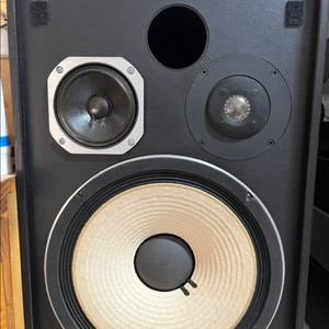 JBL 4312B 입니다
