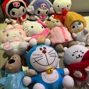 여러 캐릭터 인형