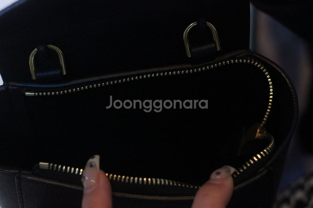 셀린느 벨트백 피코 블랙--7