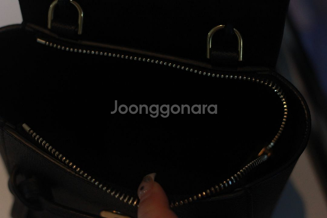 셀린느 벨트백 피코 블랙--5