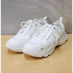 나이키 TC 7900 써밋화이트 런닝화 290