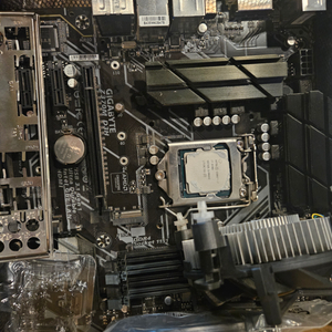 i7 8700+기가바이트 z370m보드