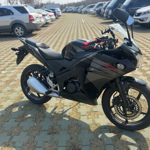 혼다 cbr125 17년형 짧은키로수 판매합니다