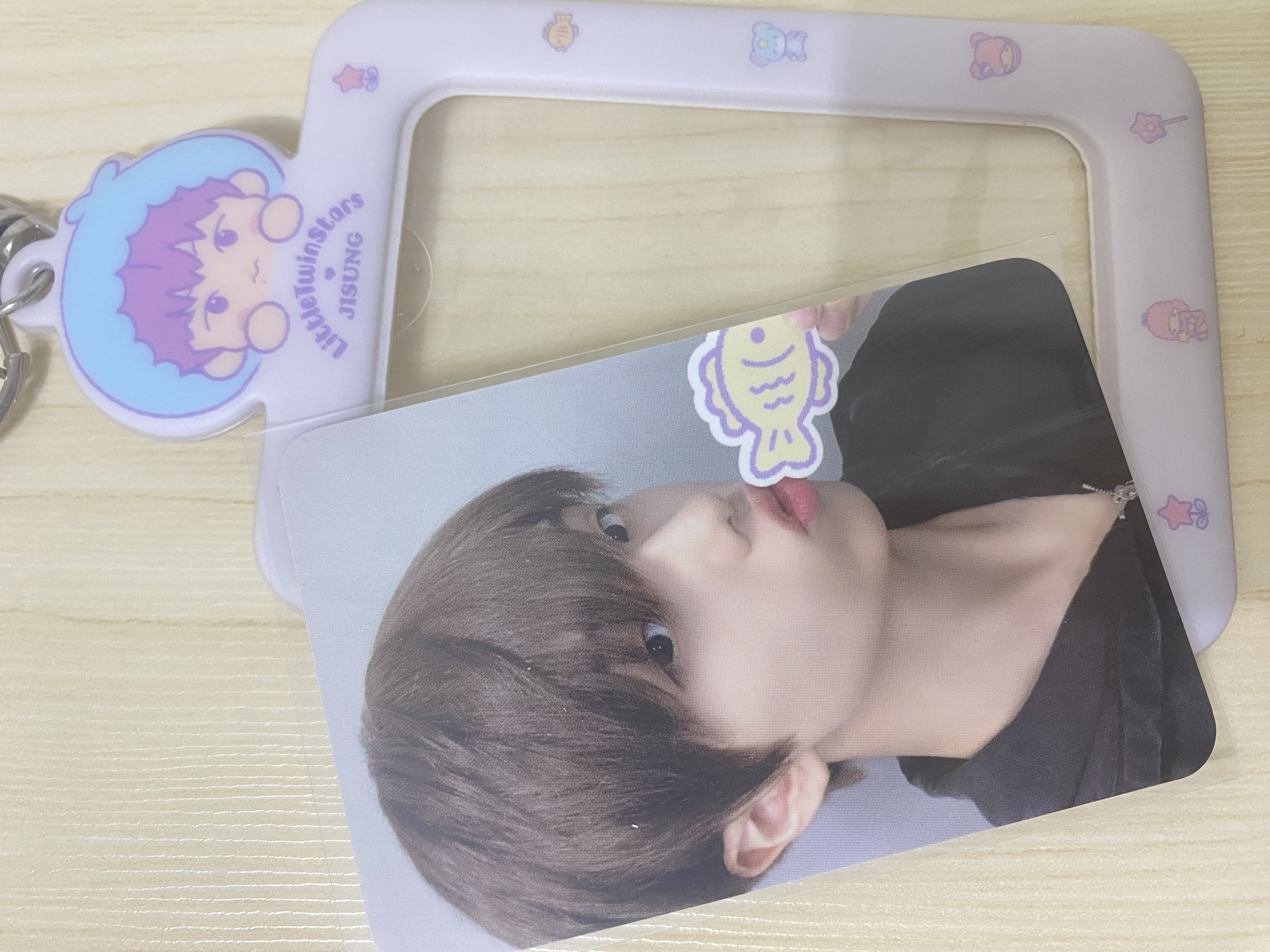 NCT X SANRIO 지성 포카 홀더 키링 세트