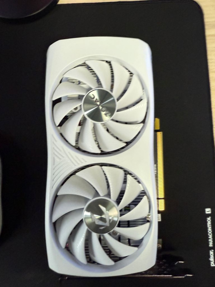 ZOTAC GAMING 지포스 RTX 4060 화이트--2
