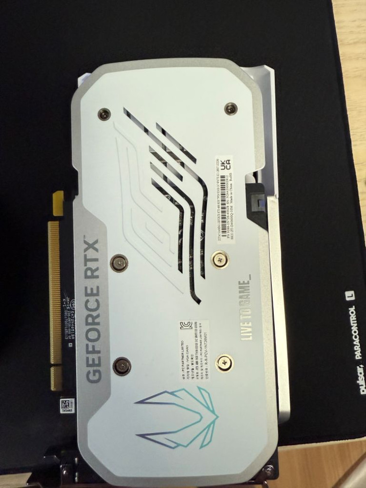 ZOTAC GAMING 지포스 RTX 4060 화이트--1