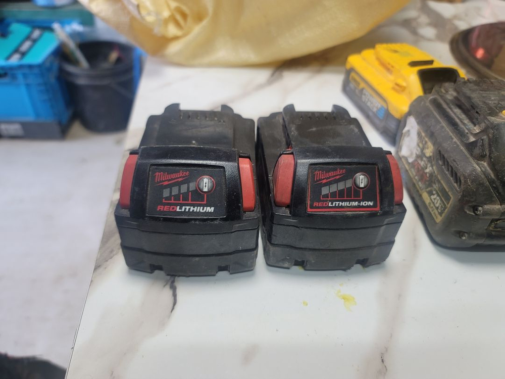 마끼다보쉬디월트힐티 배터리--5