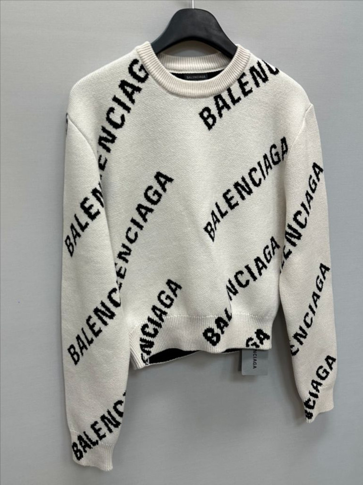 발렌시아가 올오버 자카드 로고 코튼울 크롭 니트--1