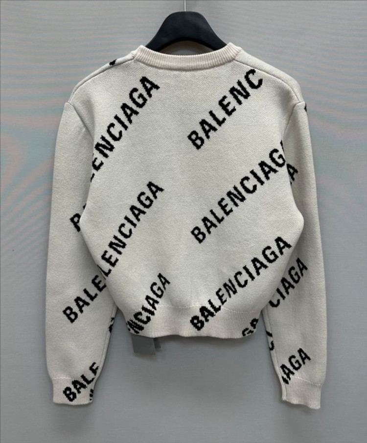 발렌시아가 올오버 자카드 로고 코튼울 크롭 니트--3