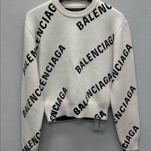 발렌시아가 올오버 자카드 로고 코튼울 크롭 니트