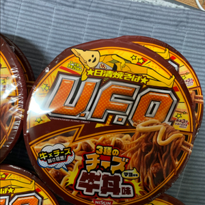 닛신 UFO야끼소바 치즈소고기 덮밥맛 판매