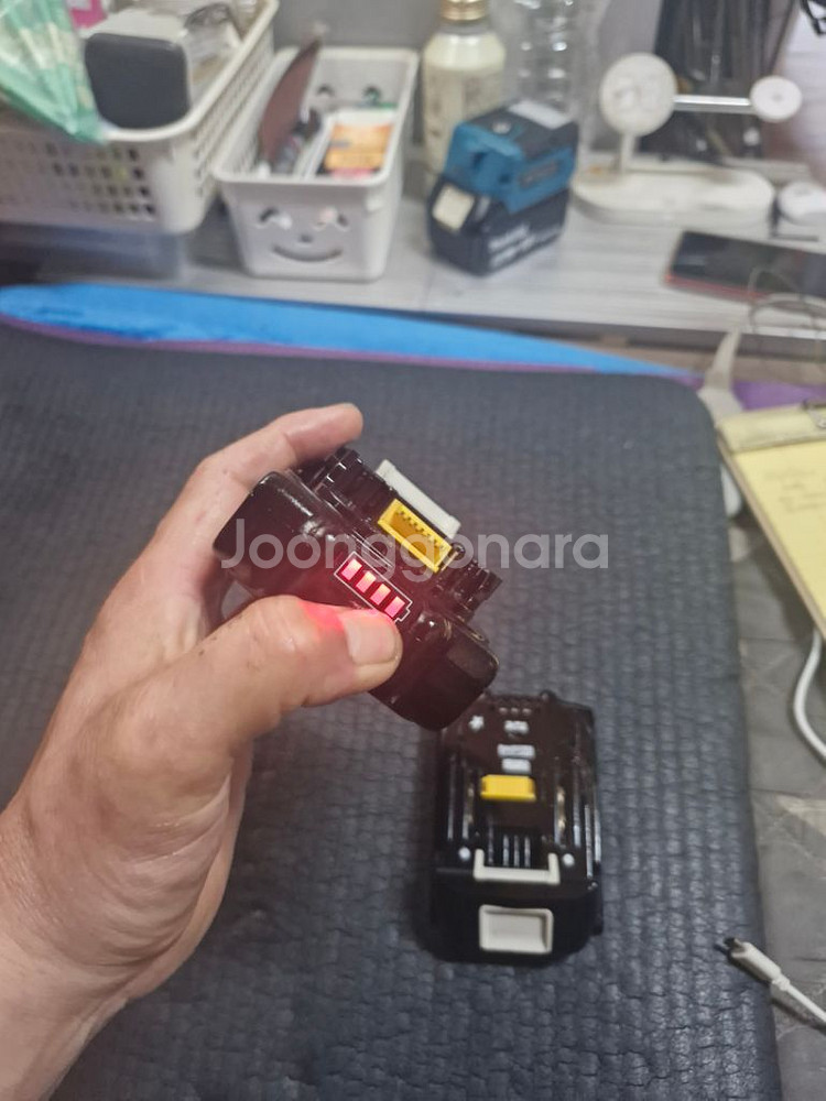 [정품]마끼다배터리 18V2.0AH 깔끔한중고.BL18--5