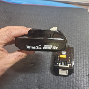 [정품]마끼다배터리 18V2.0AH 깔끔한중고.BL18