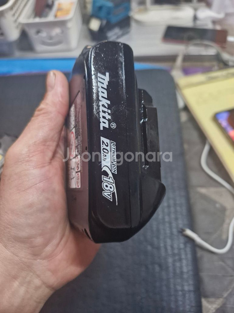 [정품]마끼다배터리 18V2.0AH 깔끔한중고.BL18--9