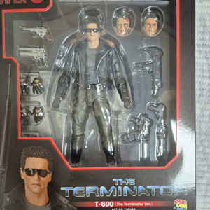 mafex 마펙스 176 터미네이터1 T-800 피규어