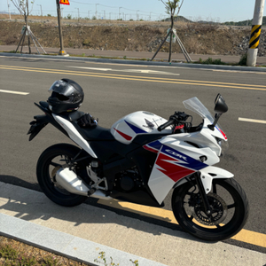 혼다 cbr125r 2016년식 10800km 개인판매